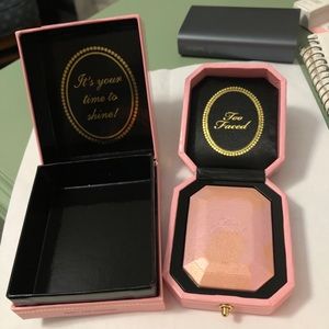 Too Faced Diamond Light Highlighter